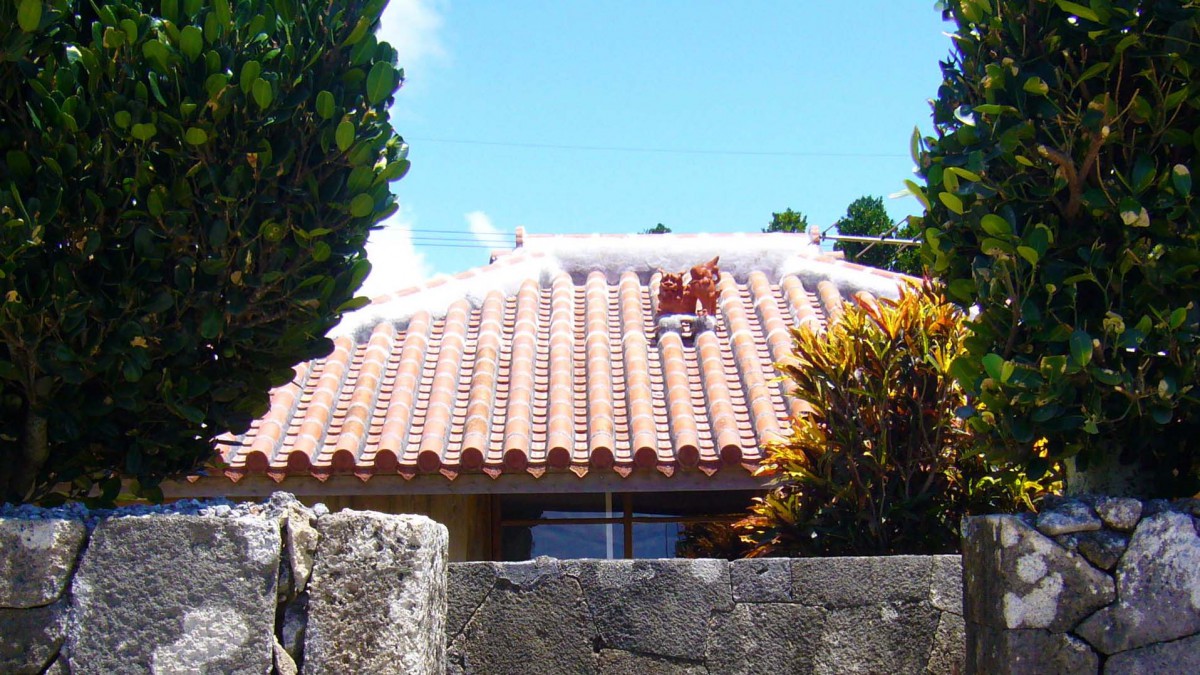 久高島の赤瓦屋根